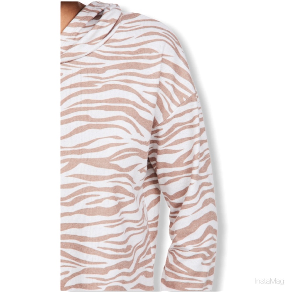 ONZIE Zebra Striped Weekend Lounge Set - Picture 5 of 11